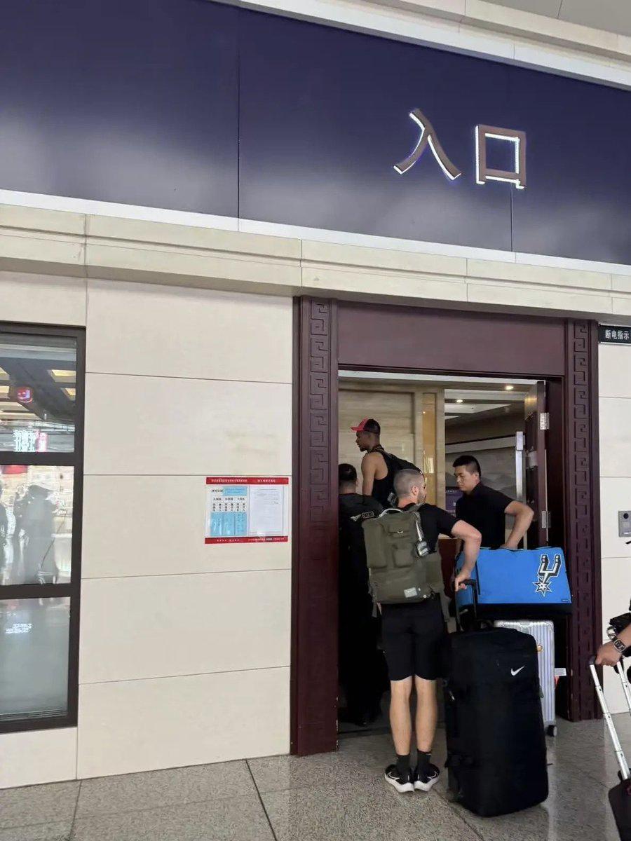 马刺队记:文班亚马已经结束少林寺修行,将前往纽约参加活动