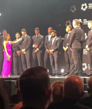 九游中国-相关视频爆火！赖斯提及连续三年第二之后，萨拉赫看了范迪克一眼