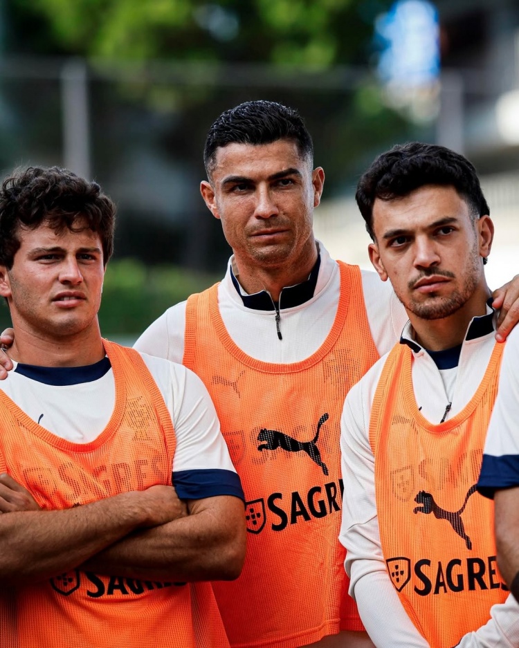 九游中国-备战世预赛！C罗晒葡萄牙国家队训练照