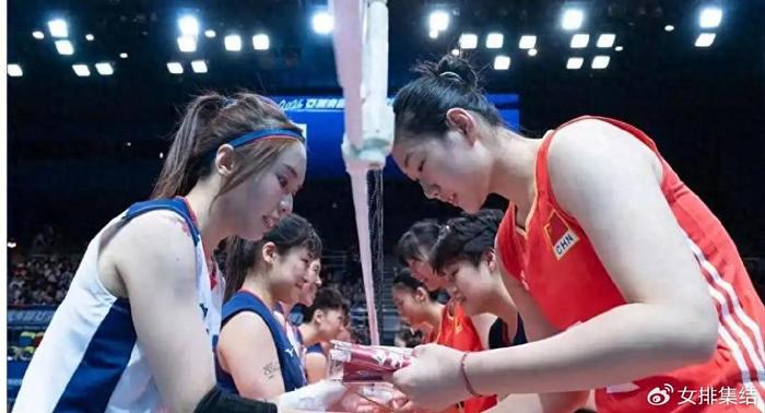 九游平台-中国女排冠军教头遭网暴,球迷呼吁3人回归,整体排球过时了吗