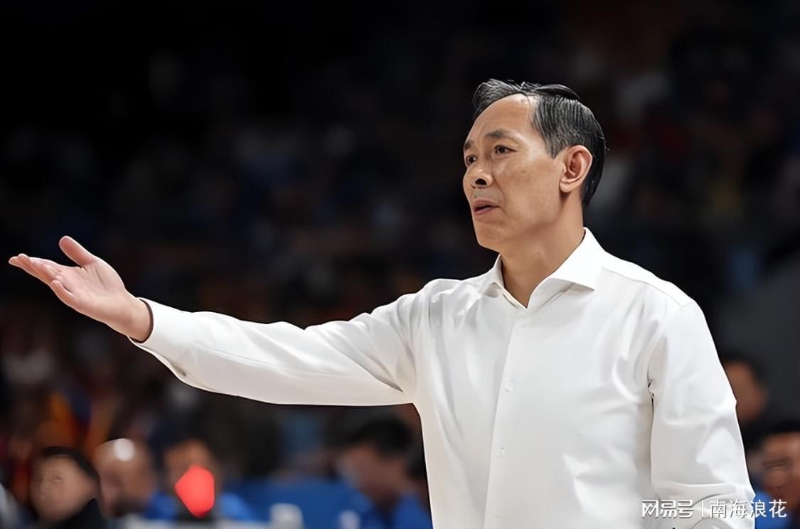 九游服务-唉！国家队2.16米中锋，连续两场遭小外隔扣+冲突，球迷：太窝囊