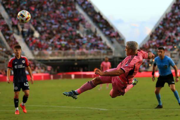 九游官网-37岁梅西背靠背帽子戏法！新世俱杯找到最佳广告