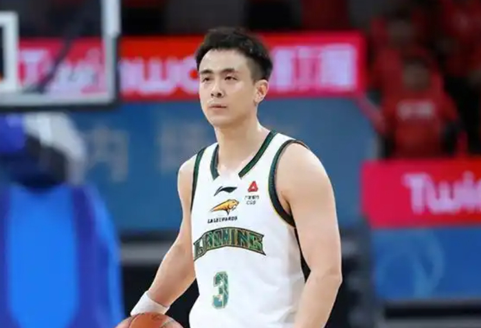 九游服务-辽宁新CP组合?莫兰德趴在赵继伟身上撒娇,机场落地还聊了一路|杨鸣|辽宁男篮|季后赛|沈阳|球迷_新浪体育_新浪新闻