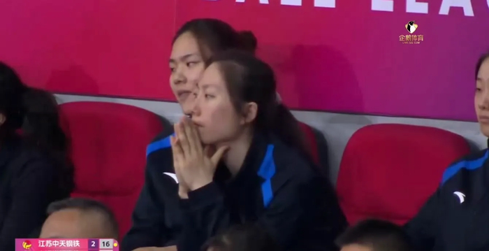 九游服务-上海女排为何总打不了硬仗?大小姐作风不改,冠军永远遥不可及!|决赛|体能|天津女排|队员|球队_新浪体育_新浪新闻